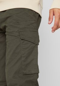 Threadbare - Bojówki