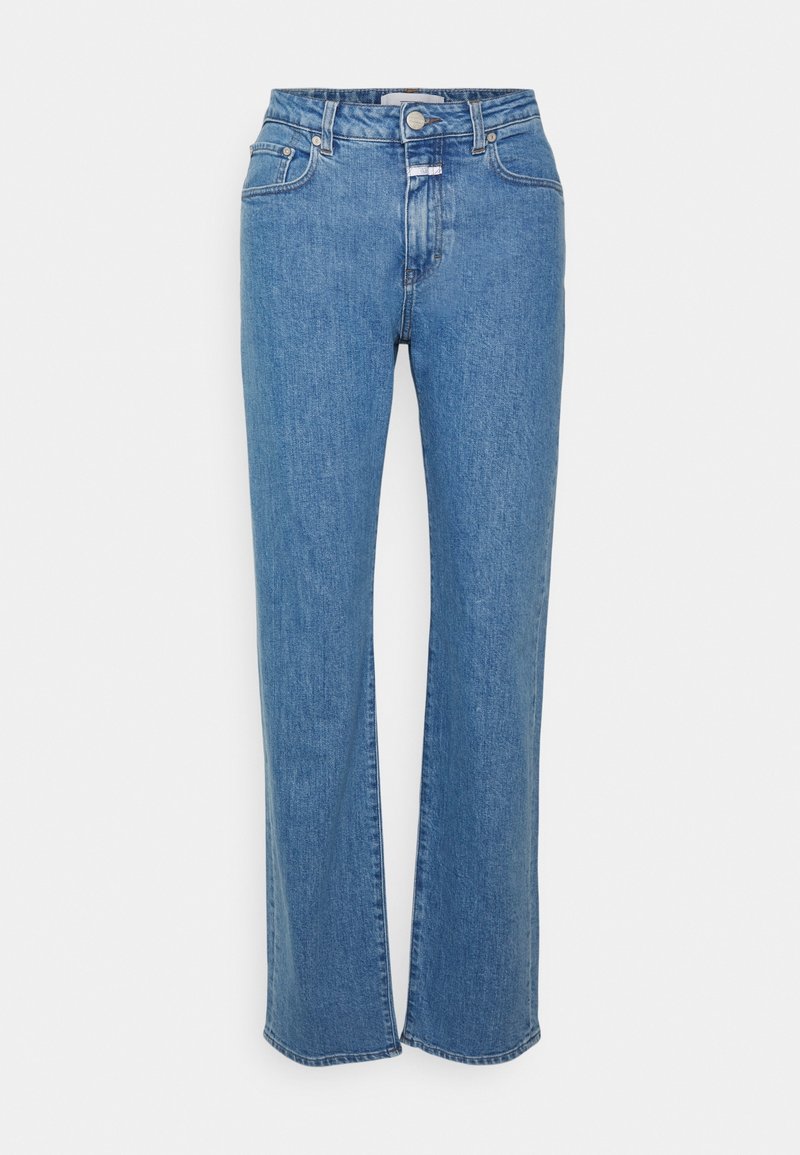 Jeans de denim azul claro con cintura alta, diseño de pierna recta y costuras discretas. Cuenta con un cierre de botón en la parte delantera y cinco bolsillos.