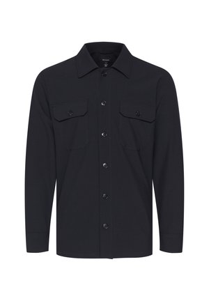 Zwarte overhemd met lange mouwen, voorzien van een knoopsluiting aan de voorkant, twee borstzakken met kleppen en een puntige kraag. Gladde stoftextuur.
