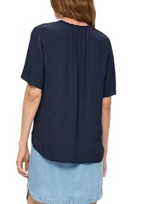 s.Oliver MIT V-AUSSCHNITT - Blouse - tiefblau
