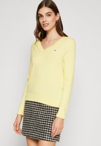 Tommy Hilfiger Pulover - yellow tulip