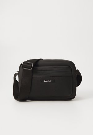 ESSENTIAL CAMERA BAG - Rankinė per petį - black rubberized