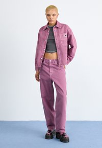 Carhartt WIP BRANDON PANT - Jeans relaxed fit - dusty fuchsia