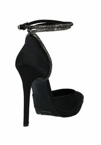Scarpa nera con tacco alto e plateau, realizzata in materiale liscio, dotata di una cinghia alla caviglia texturizzata e decorata con strass, e con un design a punta.