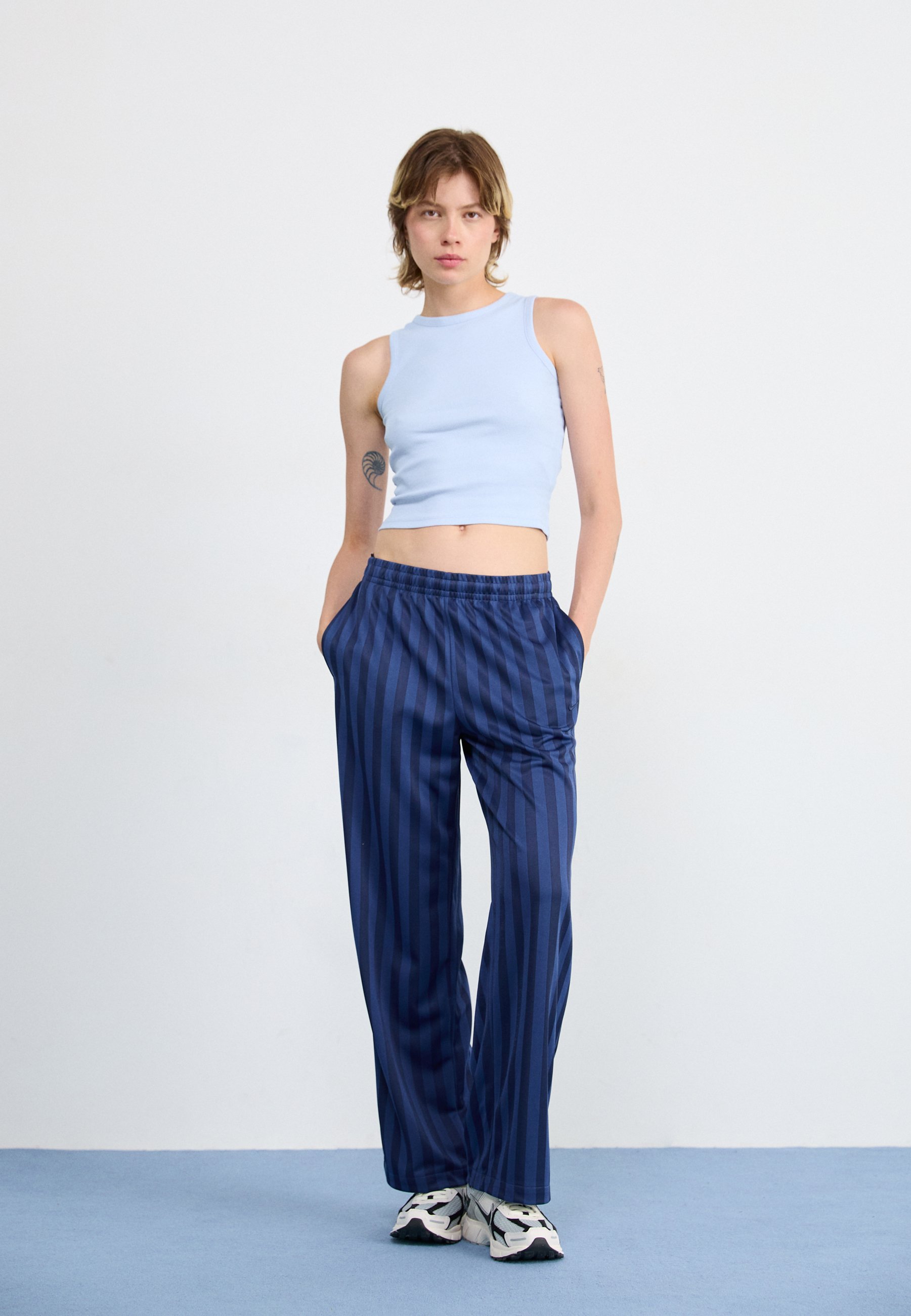 women's nike navy blue track pants