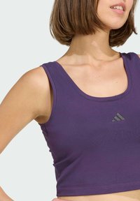 adidas Sportswear ESSENTIALS SMALL LOGO LIFESTYLE - Top - aurora plum/black