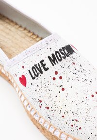 Love Moschino Espadrilles - white