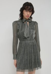 Calliope COURTE - Vestito elegante - vert