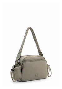 Borse a tracolla beige realizzata in tessuto morbido, con una tracolla intrecciata, scomparti con zip e un sottile dettaglio del logo sulla parte anteriore.