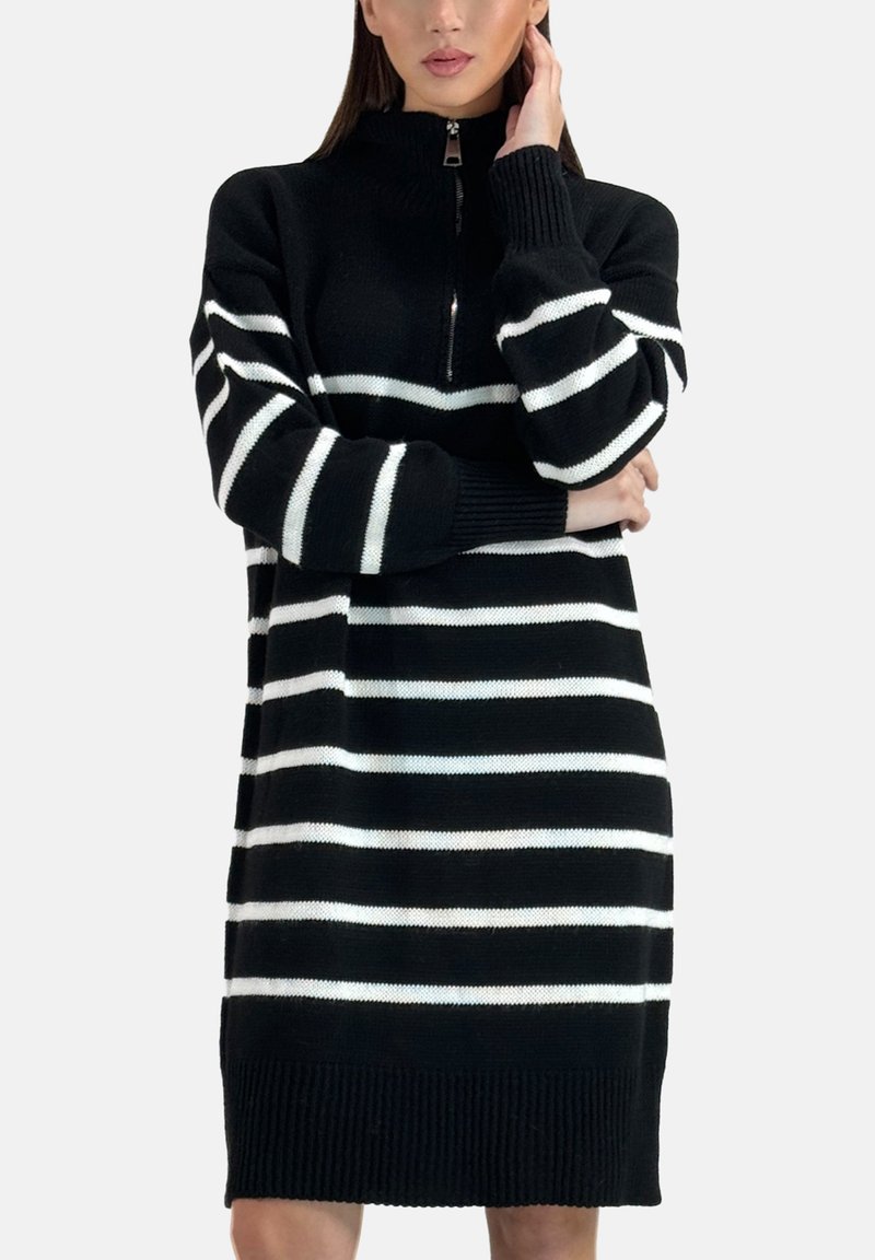 Robe pull à rayures noires et blanches avec un col montant et une fermeture éclair, poignets et ourlet côtelés. Confectionnée en tissu tricoté, avec des manches longues.