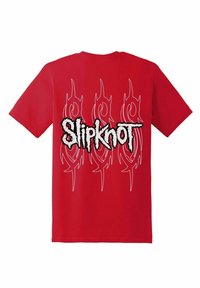 Červené bavlněné tričko s velkým logem "Slipknot" v černé barvě, kolem kterého je bílý tribal design, potisknuté nahoře, s kulatým výstřihem a krátkým rukávem.