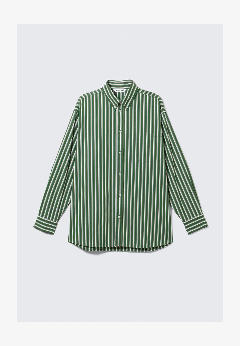 Meeste pikki varrukatega nööbiga särk, millel on vertikaalsed rohelised, valged ja pruunid triibud, esitasku ja nööbitav krae.