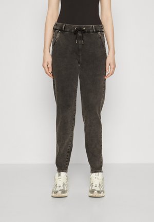 ONLBLUSH POPTRASH EASY - Prigludę džinsai - black denim