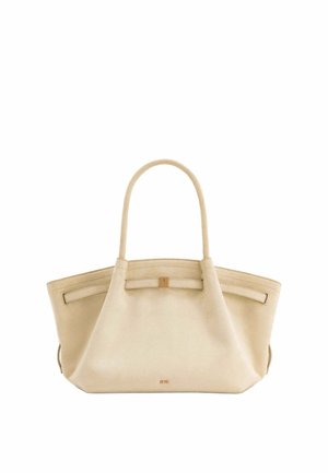 Sac fourre-tout en daim beige avec une large base, une seule poignée arrondie et un logo doré discret près du centre en bas sur fond blanc.