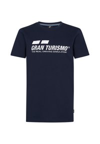 Námořnická modrá bavlněná tričko s krátkým rukávem, s bílým textem: "GRAN TURISMO" a "SKUTEČNÝ SIMULÁTOR ŘÍZENÍ." Jednoduchý design.