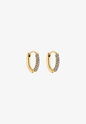 Paire de petites boucles d'oreilles créoles en or avec une rangée de cristaux ronds clairs sur la surface extérieure avant.