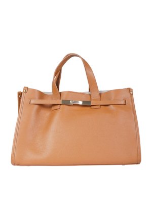 Borsa in pelle color cuoio con doppi manici, forma rettangolare e una sottile fascia orizzontale con fibbia metallica sul davanti.