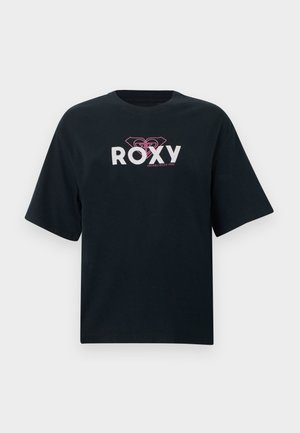 Juoda trumpomis rankovėmis marškinėliai su balta ir rožine „ROXY“ logotipu ir emblema, centruota ant krūtinės.