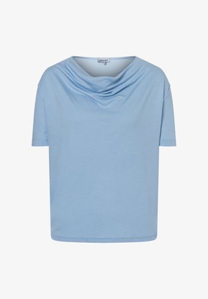 Haut bleu clair à manches courtes avec un large col drapé et un ourlet simple et droit.