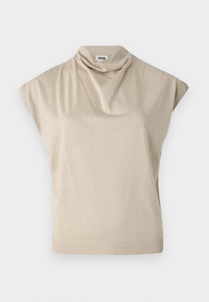 Haut beige à manches courtes avec un col drapé. Texture lisse, taille ajustée et ourlet côtelé. Fabriqué en tissu léger et extensible.