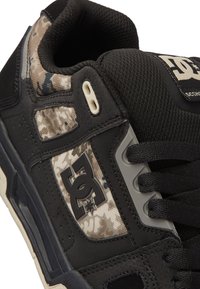 DC Shoes STAG - Skatová obuv - xksc black grey brown