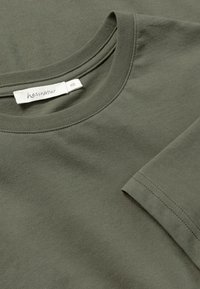 hessnatur REGULAR  - T-shirt basic - oliv