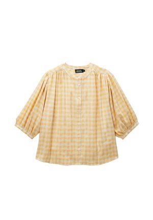 Blouse à carreaux jaunes et blancs avec manches bouffantes aux 3/4, encolure ronde et fermeture à boutons sur le devant.