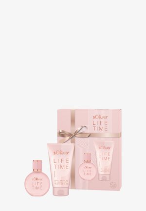 s.Oliver Lifetime Luxus-Duschgel- und Parfüm-Geschenkset in pinker Verpackung mit goldener Schleife.