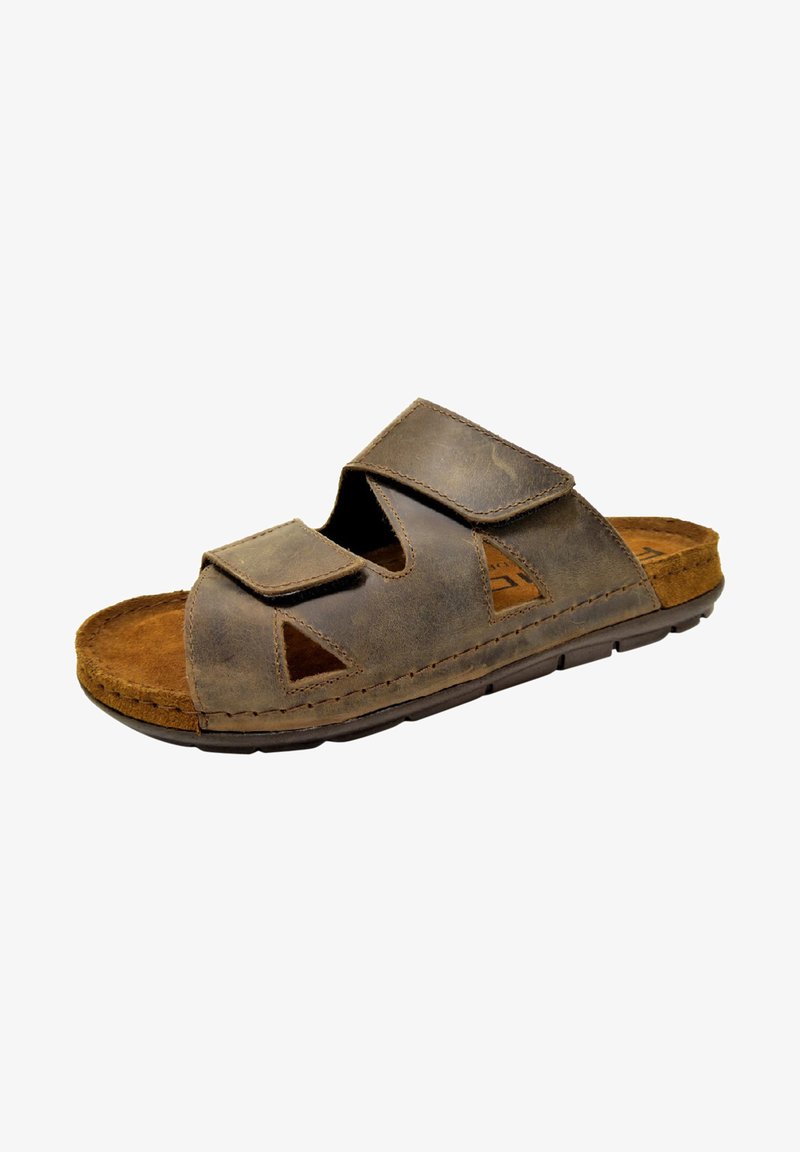 Sandale en cuir marron avec deux sangles Velcro réglables, des découpes, une semelle intérieure rembourrée et une semelle en caoutchouc texturée pour une bonne adhérence.