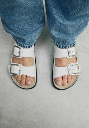 REGULAR FIT - FOREVER COMFORT BACK STRAP - Platform sandals - white leather