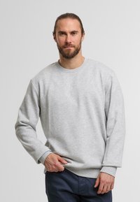 Grauer Baumwollpullover mit Rundhalsausschnitt und langen Ärmeln, mit gerippten Bündchen, lockerer Passform und minimalistischem Design.