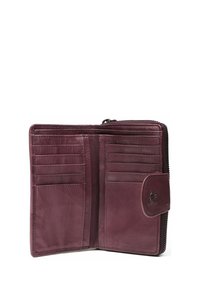 Bordeauxrode leren portemonnee. Voorzien van meerdere kaarthouders, een vak met ritssluiting en een drukknoopsluiting. Gladde textuur en subtiele stikseldetails.