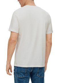 s.Oliver MIT FRONT - T-Shirt print - weiß