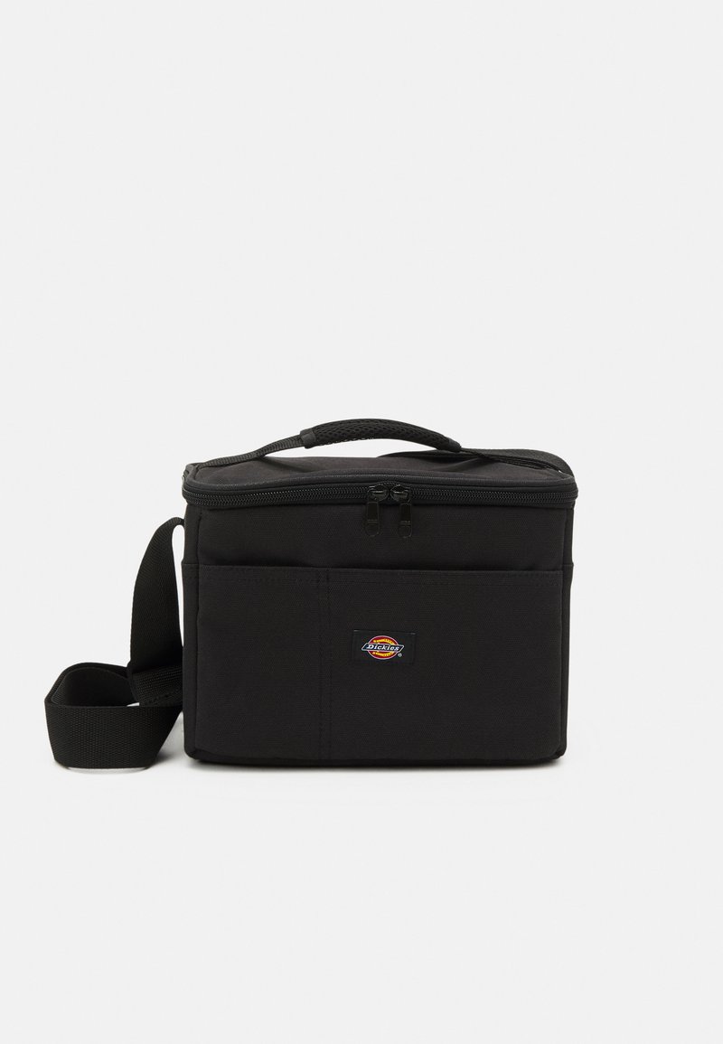 Mustaga isoleeritud jahutus kott, millel on tõmblukk ja kande käepide. Omab esipocketit ja kootud õlarihma.