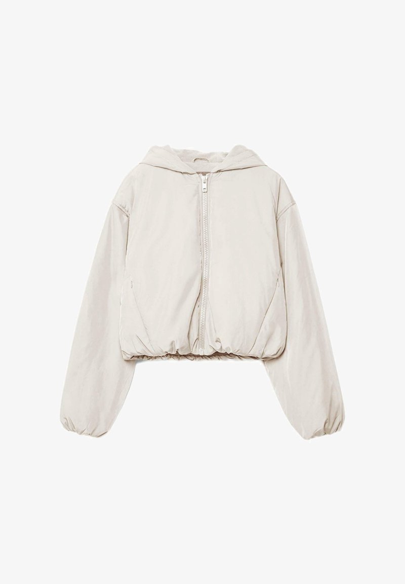 Krátka bomber bunda v svetlo béžovej farbe, so zipsom vpredu, kapucňou a elastickým lemom. Hladký materiál s mierne nadýchanými rukávmi.