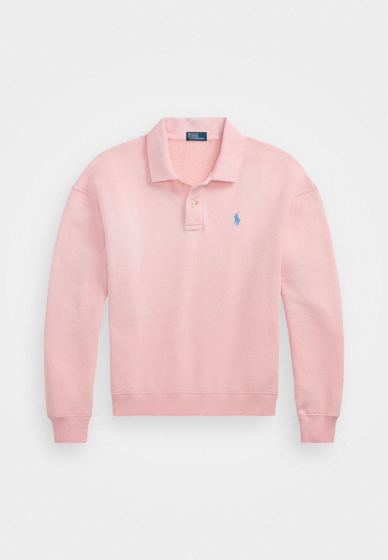 Hellrosa Polo-Sweatshirt mit Kragen, zwei Knöpfen, gerippten Bündchen und einem kleinen blauen Logo auf der linken Brust. Weiche Stoffstruktur.