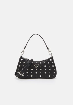 Zwarte handtas met een subtiele glans, versierd met zilveren studs, heeft een ronde vorm, ritsluiting, afneembare strap en logo-label.