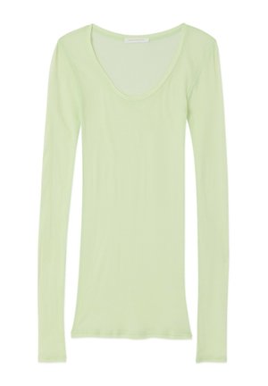 Chemise ajustée à manches longues vert clair avec un large décolleté en goutte d'eau, présentée à plat sur un fond blanc.