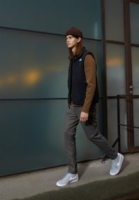 Nike Sportswear BLAZER MID '77 UNISEX - Sapatilhas de cano alto - light smoke grey/white/black