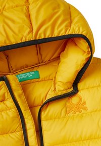 United Colors of Benetton PADDED WITH HOOD - Väst - yellow