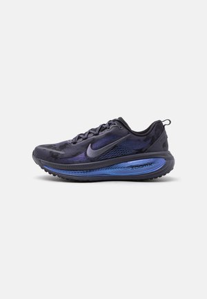 Nike Performance, VOMERO 18 - Chaussures de running sur route - gridiron/multicolor/black