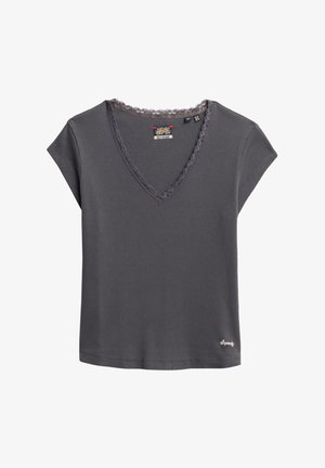 Grå kortærmet top med V-hals, ribbet tekstur og blonder trim rundt om halsen. Har et lille logo på den nedre kant.