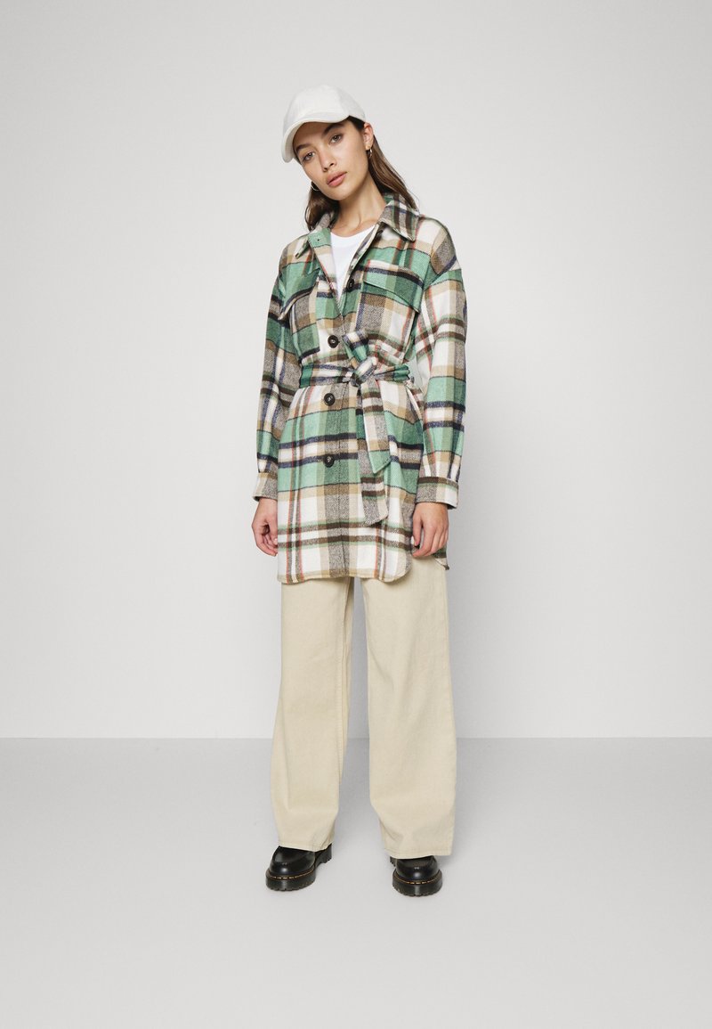 Damen Parkas | ONLY ONLJOAN LIFE BELT SHACKET Kurzmantel creme de menthe/beige - RQ36640 Damen Parkas | ONLY ONLJOAN LIFE BELT SHACKET Kurzmantel creme de menthe/beige - RQ36640