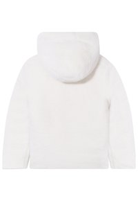 Biały polarowy hoodie o miękkiej teksturze, z dużym kapturem i długimi rękawami. Design jest prosty, bez widocznych wzorów czy elementów metalowych.