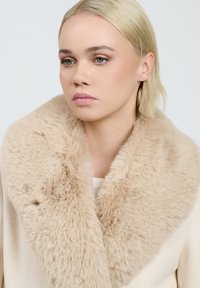 INFLUENCER COLLAR - Klassisk frakke - cream