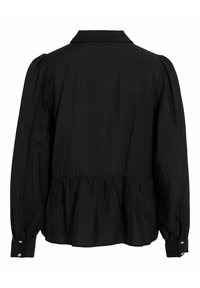 Crna peplum bluzica s kragnom, dugim napućenim rukavima i dugmadi na manžetama. Izrađena je od lagane, teksturirane tkanine s prozračnim siluetom.