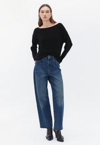 OXXO MIT GERIPPTER OPTIK - Strickpullover - black