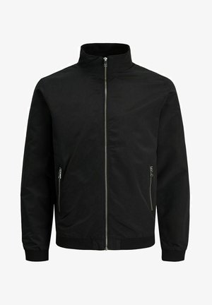 Must mustjärgist valmistatud kerge kangaga jope, millel on kõrge kaelus, ees lukuga ja kaks külgmist lukuga taskut. Särkide mansetid on elastsed.