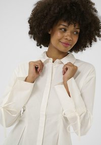 Culture ALLISON OLENA FITTED  - Camicia - spring gardenia