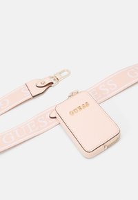 Guess LATONA MINI SET - Skuldertasker - light peach